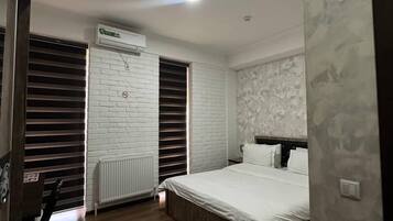 Minibar, in-room safe, desk, laptop workspace