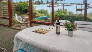 Bungalow, 1 Bedroom, Patio, Garden View | Living area