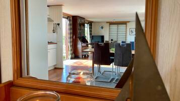 Bungalow, 1 Bedroom, Patio, Garden View | Dining room