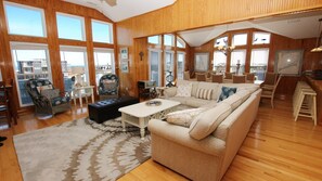 TV, peis og stereoanlegg