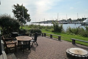 Outdoor dining - 8 Pers Large Seaside Home in Front of the Lauwersmeer (Anjum)
