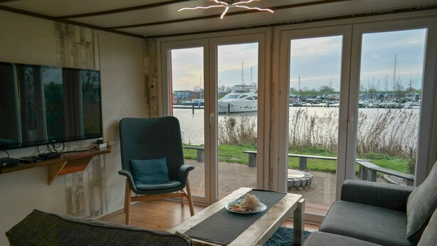 Bungalow, 4 soverom, terrasse, hageutsikt | Oppholdsrom