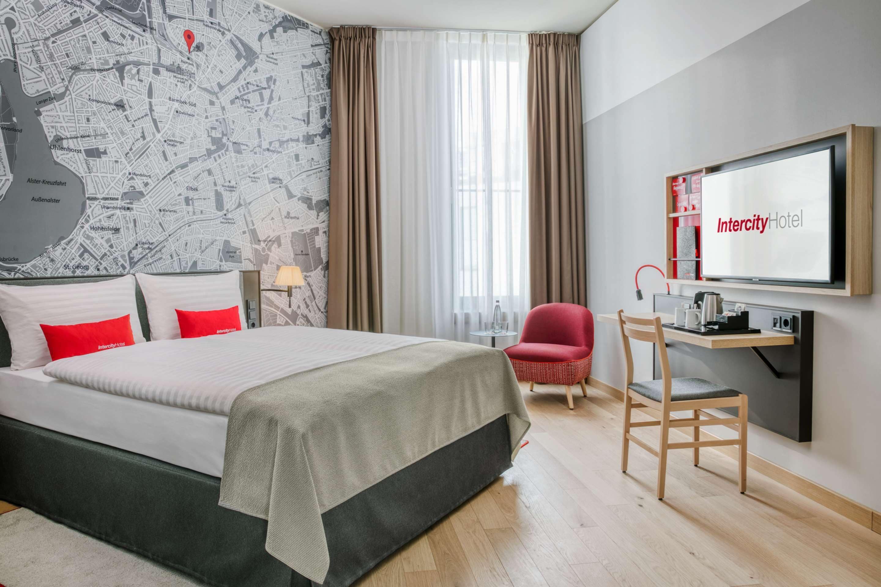 superior double room | hypo-allergenic bedding, in-room safe, desk, laptop workspace