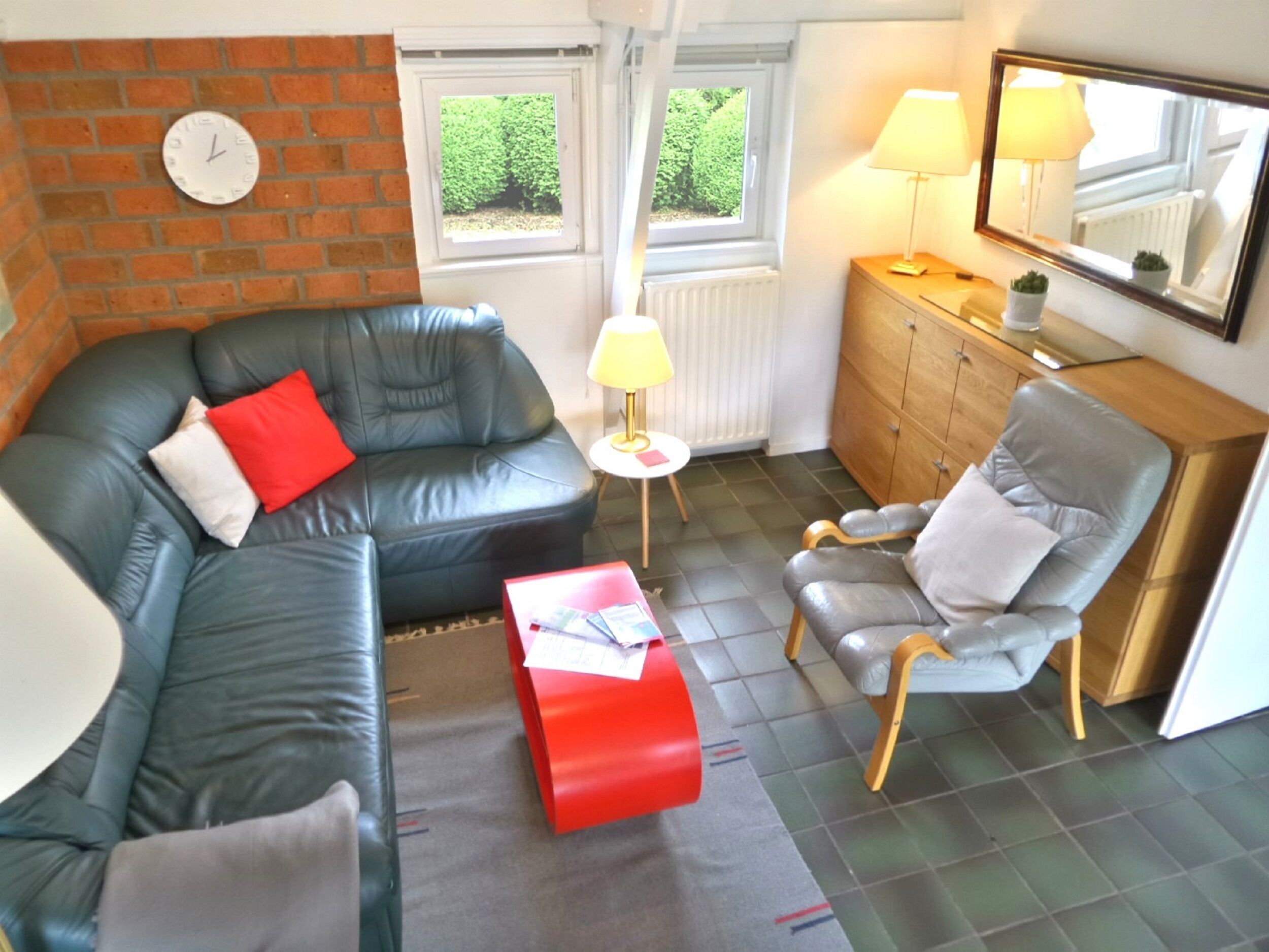 Bungalow, 2 Bedrooms, Patio, Garden View | Living room | TV, books