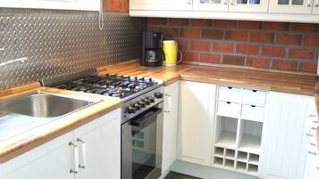 Bungalow, 2 phòng ngủ, sân hiên, quang cảnh vườn | Nội thất