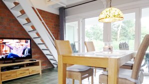 Bungalow, 2 chambres, patio, vue jardin | Salle à manger