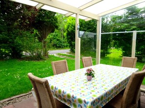 Outdoor dining - 6 Pers Equipped Holiday Home Behind the Dyke of the Lauwersmeer (Anjum)