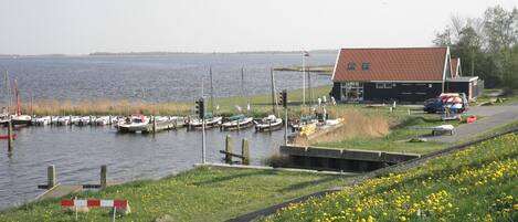 平房, 3 间卧室, 露台, 花园景观 | 湖泊