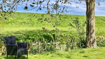 Bungalow, 3 Bedrooms, Balcony, Garden View | Living area