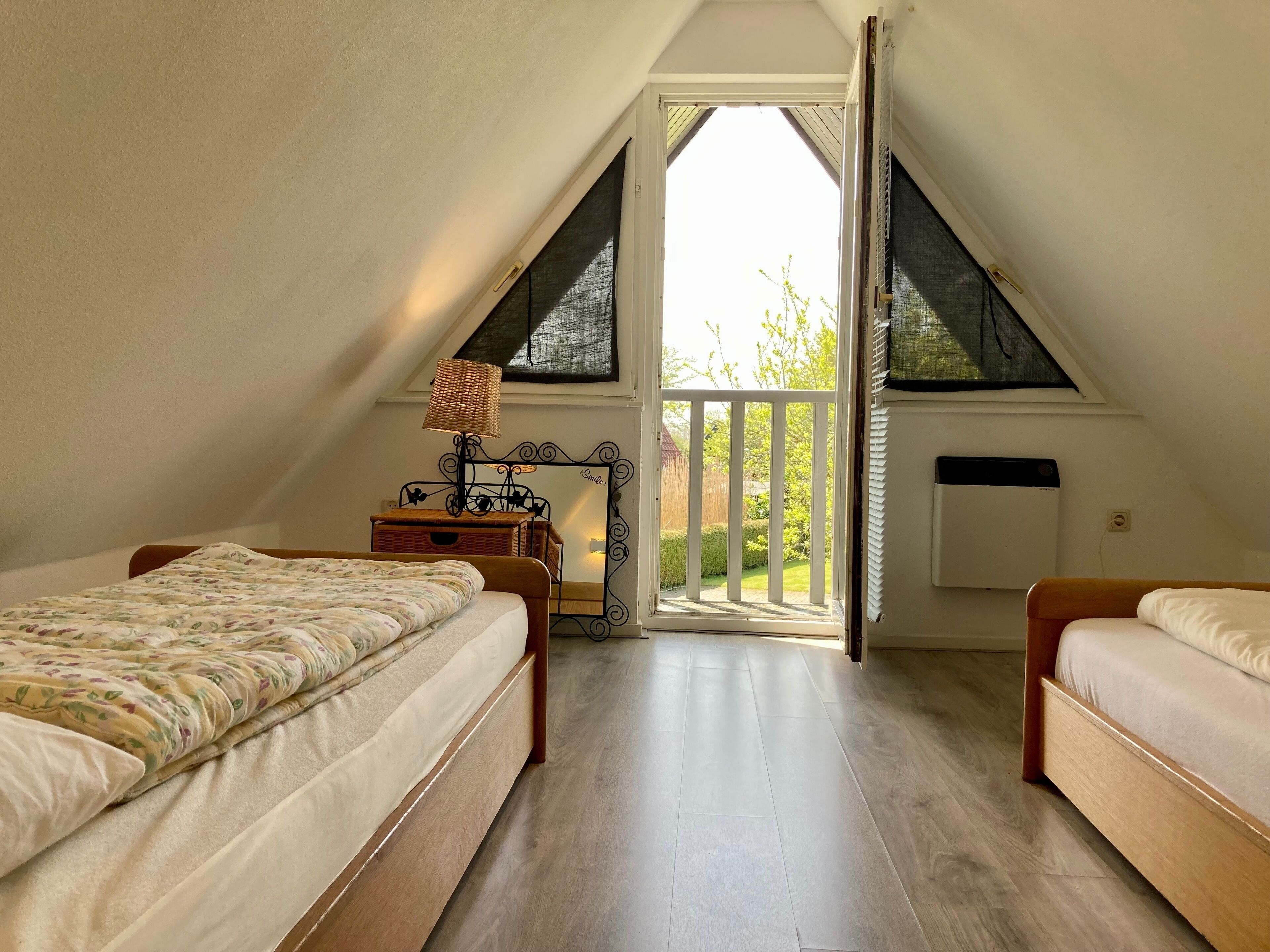 Bangalô, 3 quartos, sacada, vista para o jardim | 3 quartos, berço de viagem