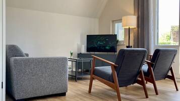 Bungalow, 3 Bedrooms, Balcony, Garden View | Living room