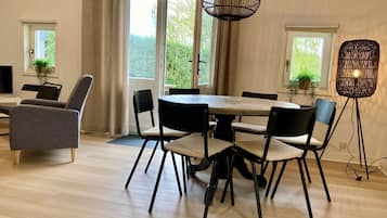 Bungalow, 3 Bedrooms, Balcony, Garden View | Dining room