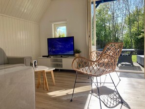 Bungalow, 3 habitaciones, Terraza, vista al jardín | Sala de estar