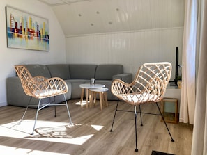 Bungalow, 3 Bedrooms, Terrace, Garden View | Living room