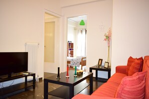 Apartment | Wohnbereich | Flachbildfernseher