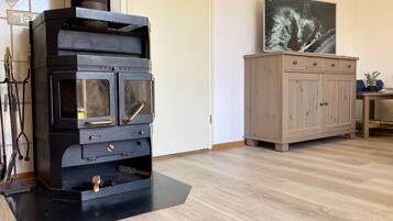 Bungalow, 3 Bedrooms, Balcony, Garden View | Interior