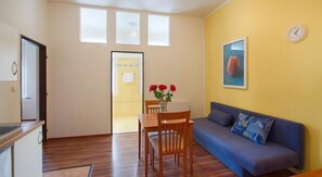 Apartemen | Ruang keluarga | TV