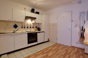 Apartment | Eigene Küche | Kühlschrank, Herdplatte