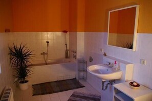 Apartment | Bathroom