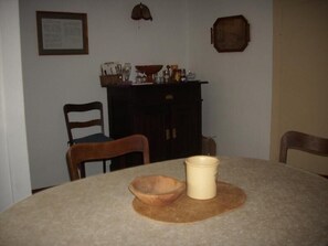 Refrigerador, microondas, placa de cocina