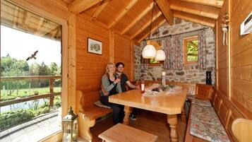 Apartment | Eigene Küche | Kühlschrank, Herdplatte, Geschirrspüler