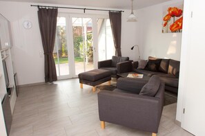 Apartment | Living room | TV, DVD player - Reihenendhaus in Carolinensiel für 4 Personen 50052 (Wittmund)