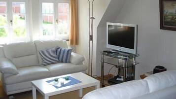 Apartment | Living room | TV, DVD player