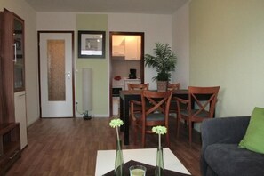 Departamento | Sala de estar | Televisión y reproductor de DVD 