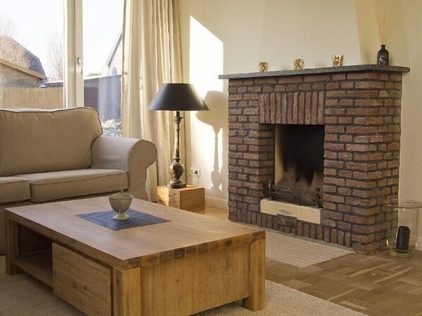 TV, fireplace