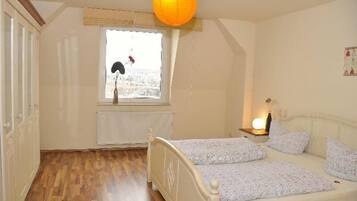 Apartment | 3 bedrooms, cots/infant beds, free WiFi