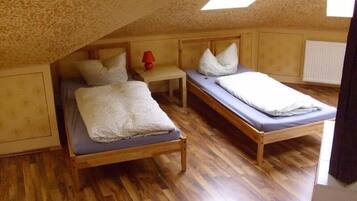 Apartment | 3 bedrooms, cots/infant beds, free WiFi