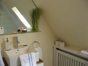 Apartment | Bathroom