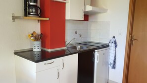 Apartment (Ferienwohnung Ginkgo A3) | Private kitchen | High chair