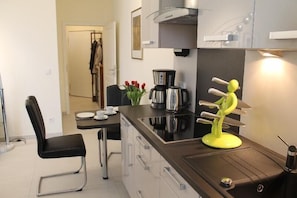 Apartment | Eigene Küche | Kühlschrank, Mikrowelle, Herdplatte, Geschirrspüler