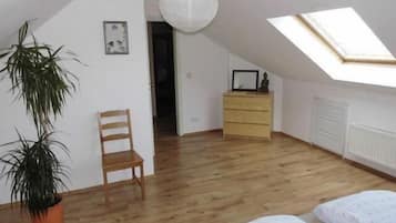 Apartment | 3 bedrooms, cribs/infant beds, free WiFi