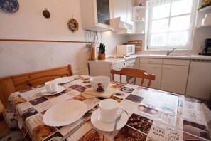 Apartment | Eigene Küche | Kühlschrank, Mikrowelle, Herdplatte, Geschirrspüler