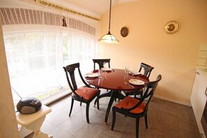 Apartment | 2 Schlafzimmer, Babybetten, kostenloses WLAN