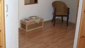 Apartment (Ferienwohnung Becker in Werdum) | Living room | TV