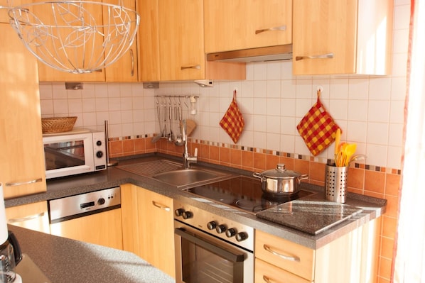 Apartment | Eigene Küche | Kühlschrank, Mikrowelle, Herdplatte, Geschirrspüler