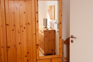 Apartment | 2 bedrooms, cribs/infant beds, free WiFi - Reihenendhaus in Carolinensiel für 4 Personen und ein Kleinkind 50075 (Wittmund)