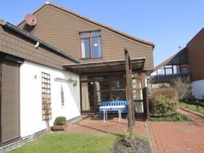 المنطقة المحيطة بالمنشأة