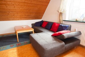 Apartment | Wohnzimmer | Fernseher