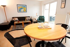 Apartemen | Ruang keluarga | TV