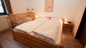 Apartment | 2 bedrooms, cribs/infant beds, free WiFi