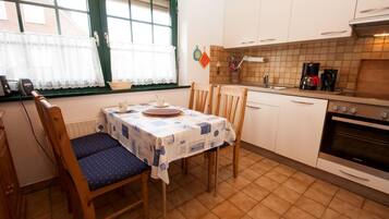 Apartemen | Dapur pribadi | Lemari es, microwave, kompor, dan mesin pencuci piring