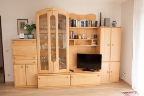 Huoneisto | Olohuone | Televisio, DVD-soitin