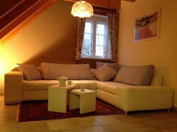 Apartment | Wohnzimmer | Fernseher