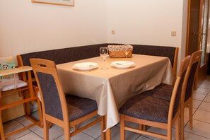 Apartment | Private kitchen | Fridge, microwave, stovetop, dishwasher - Reihenmittelhaus in Harlesiel für 6 Personen und ein Kleinkind 50086 (Wittmund)