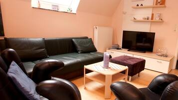 Apartemen | Ruang keluarga | TV