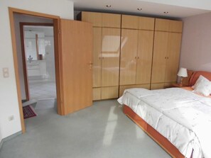 Apartment | 1 bedroom, cots/infant beds, free WiFi